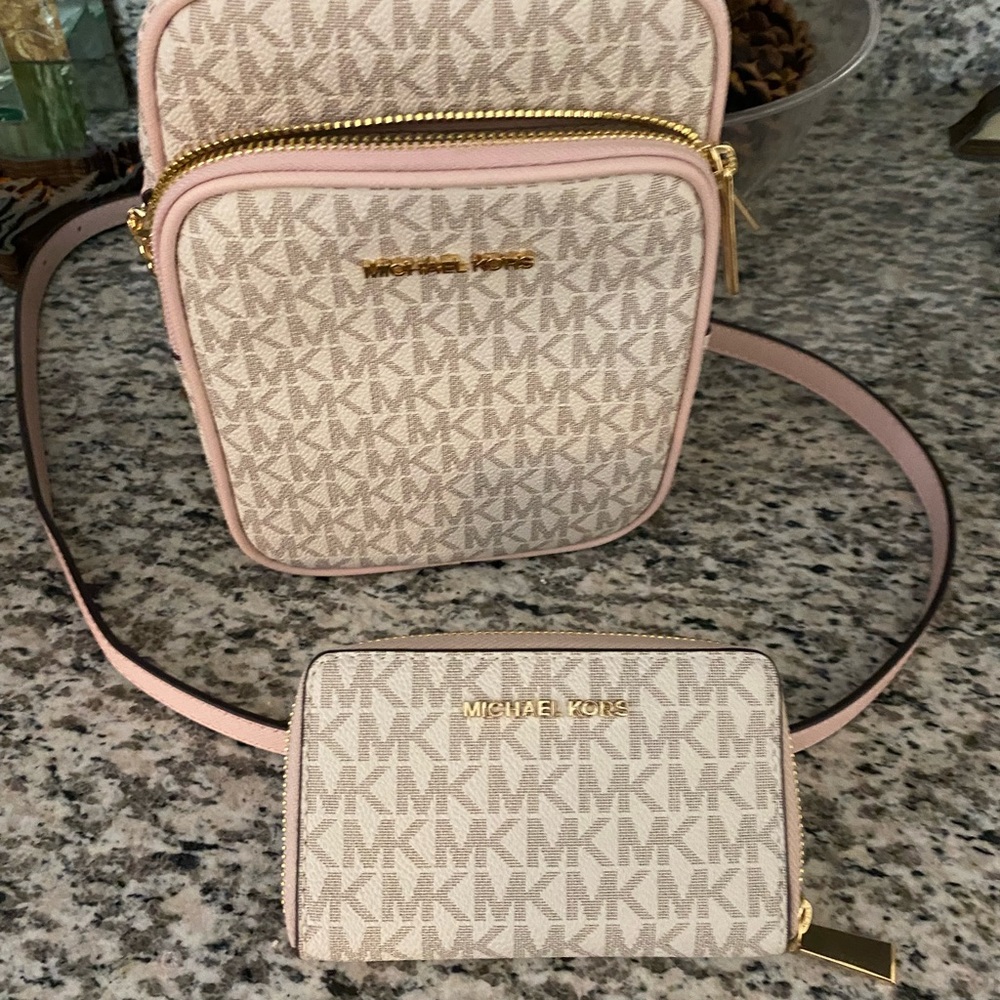 Jet set travel vanilla logo crossbody with small wallet